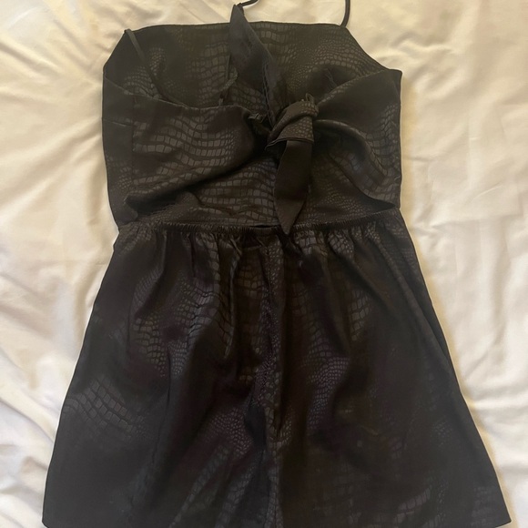 Elegant Black Romper - Picture 2 of 3